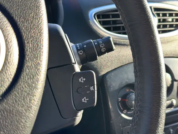 Renault Clio 1.2 16V Confort 18