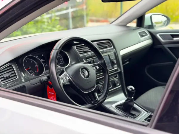 Volkswagen Golf 1.6 TDI Confortline 2