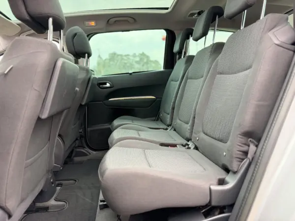 Peugeot 5008 1.6 E-HDi Active 2-Tronic 17