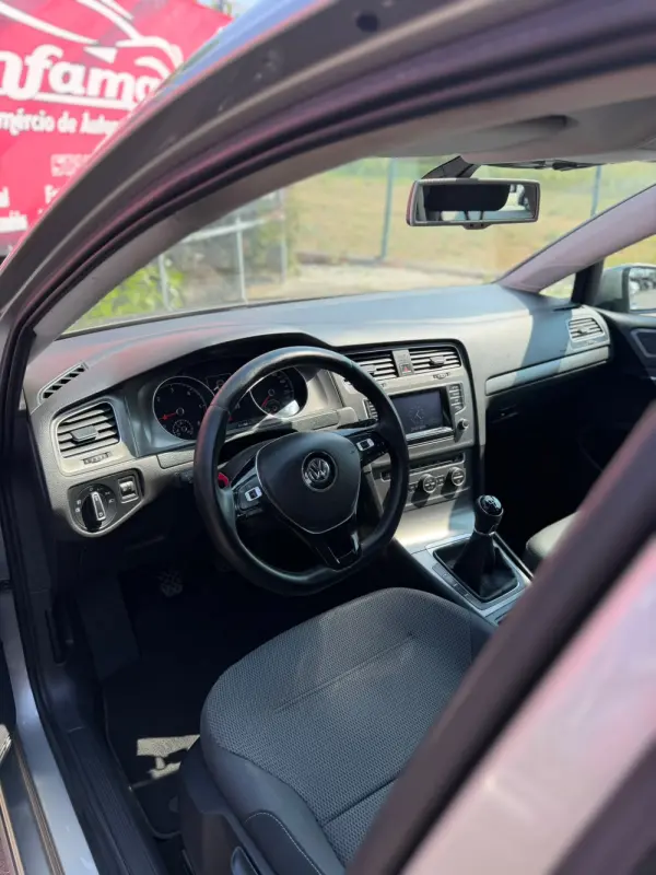 Volkswagen Golf 1.6 TDi Trendline BlueMotion 19