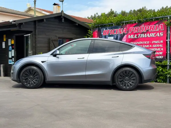 Tesla Model Y Standard 6