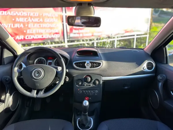 Renault Clio 1.2 16V Confort 12