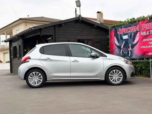 Peugeot 208 1.6 BlueHDi Style 10