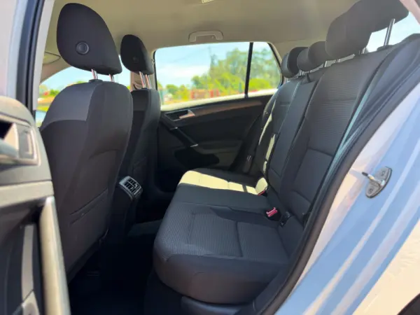 Volkswagen Golf 1.6 TDI Confortline 15