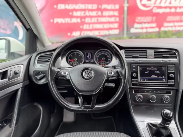 Volkswagen Golf 1.6 TDI Confortline 12