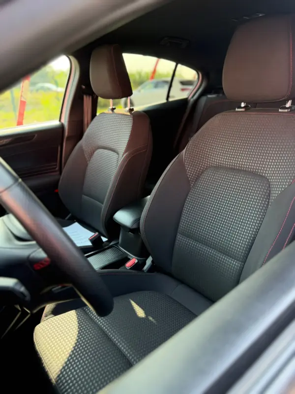 Ford Focus 1.0 EcoBoost MHEV ST-Line 17