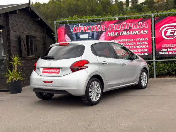 Peugeot 208 1.6 BlueHDi Style 9
