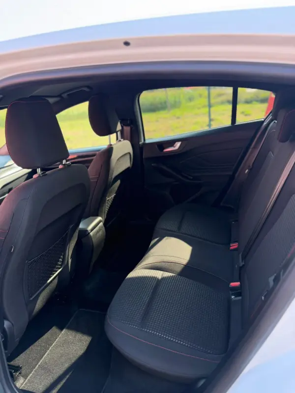 Ford Focus 1.0 EcoBoost MHEV ST-Line 15
