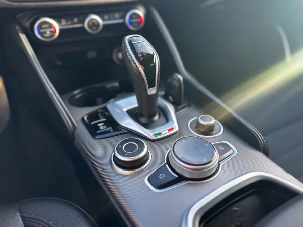 Alfa Romeo Giulia 2.2 D Sprint AT8 4