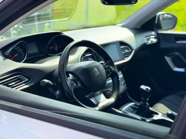 Peugeot 308 1.5 BlueHDi 2