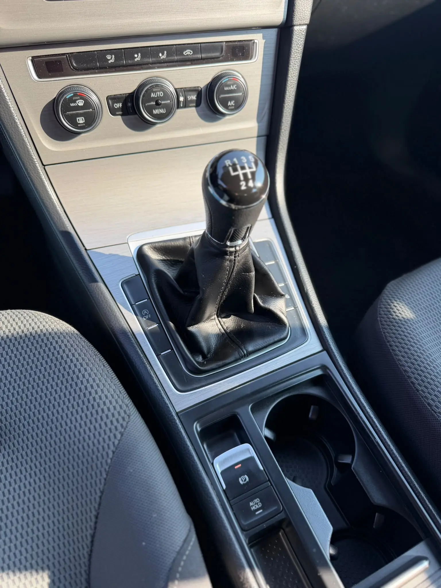 Volkswagen Golf 1.6 TDi R-Line 4