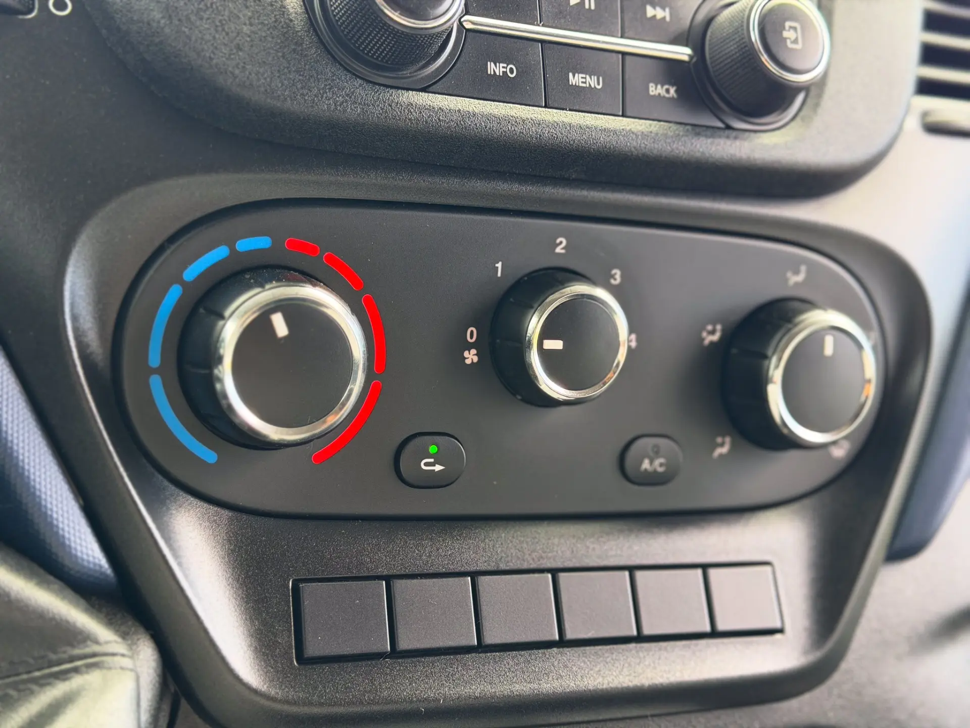 Iveco Daily 3.0 70C18H 7000 28