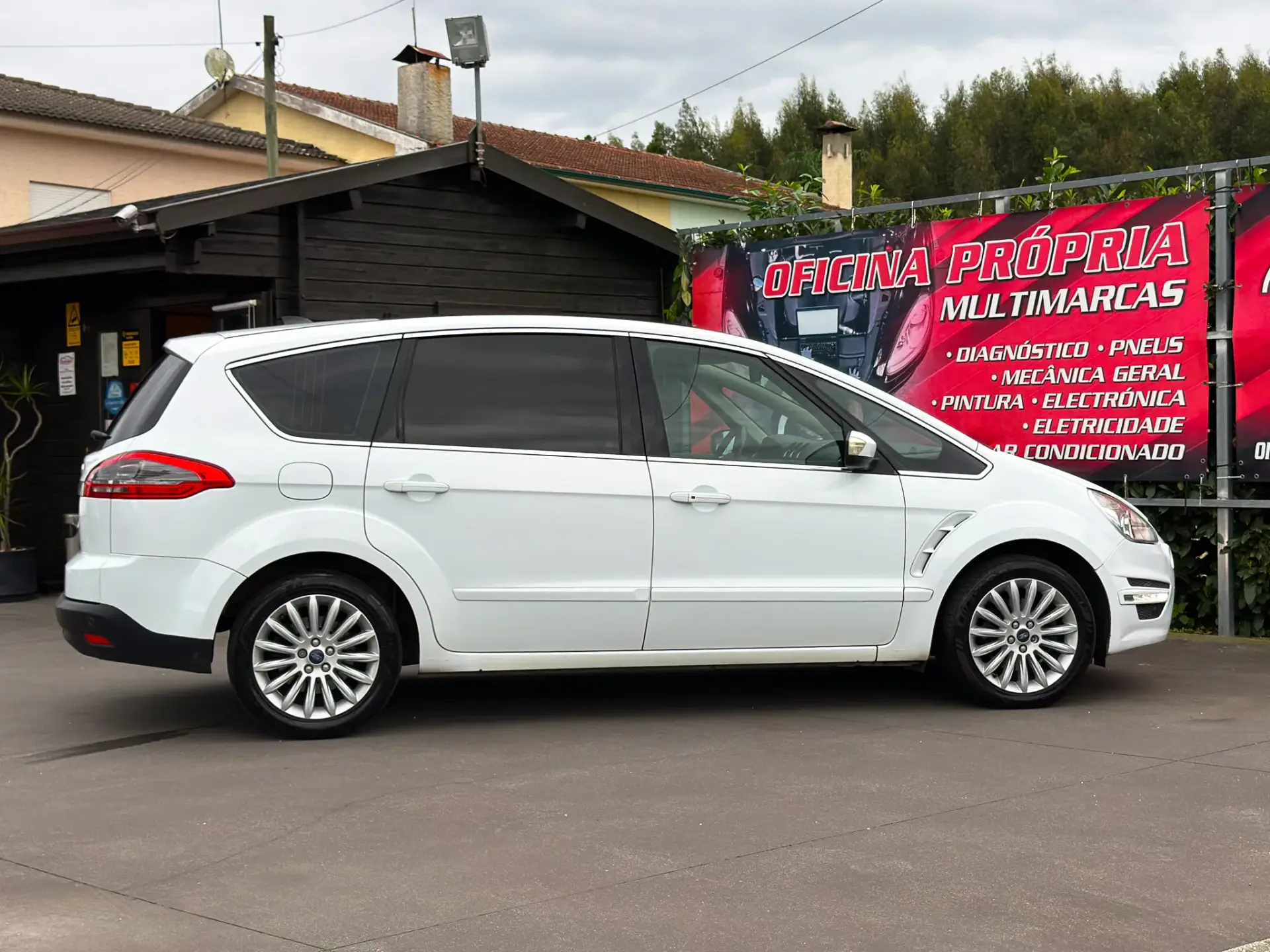 Ford S-Max 2.0 TDCi Titanium 7L 9