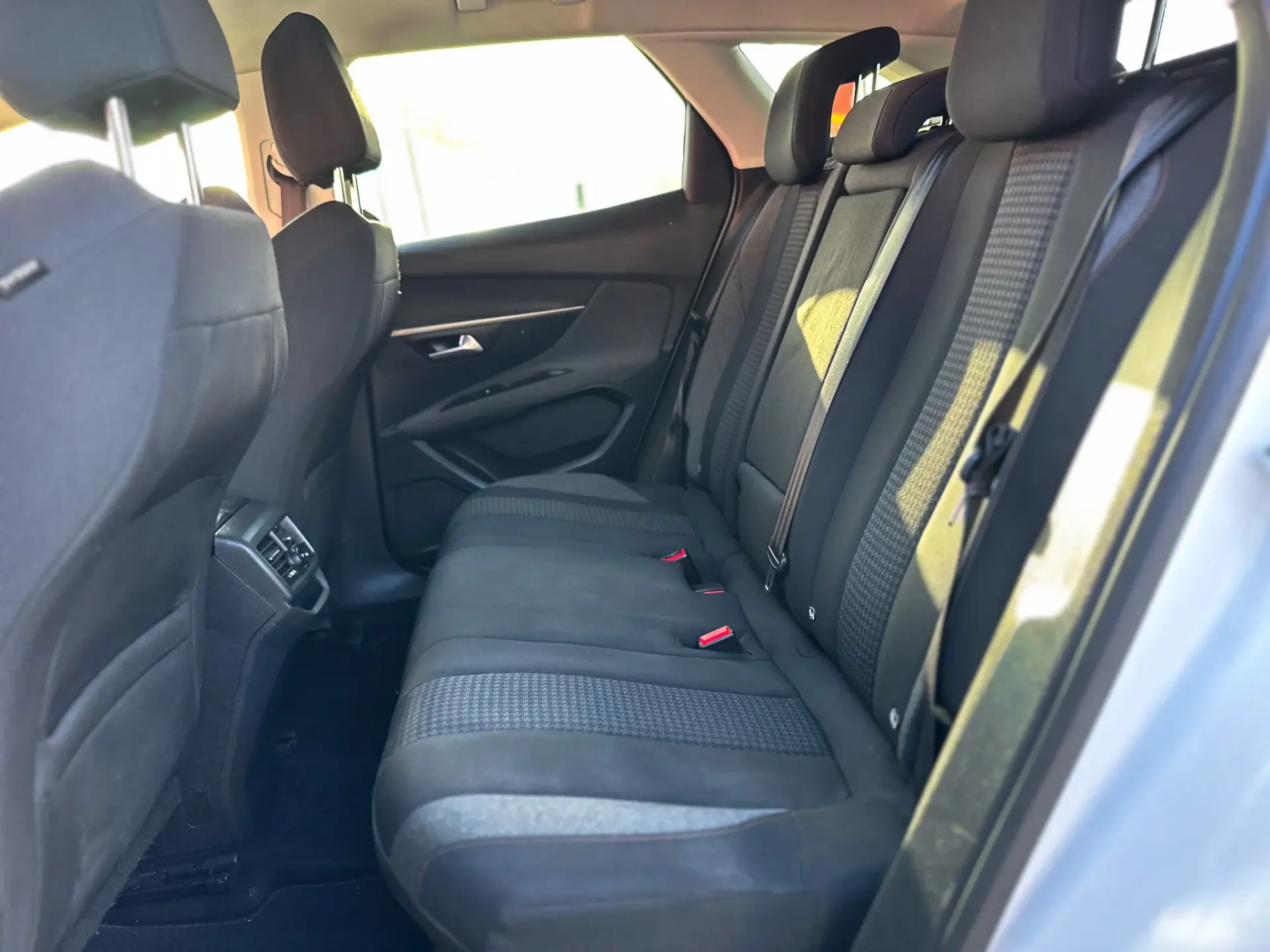 Peugeot 3008 1.5 BlueHDi Allure EAT8 14