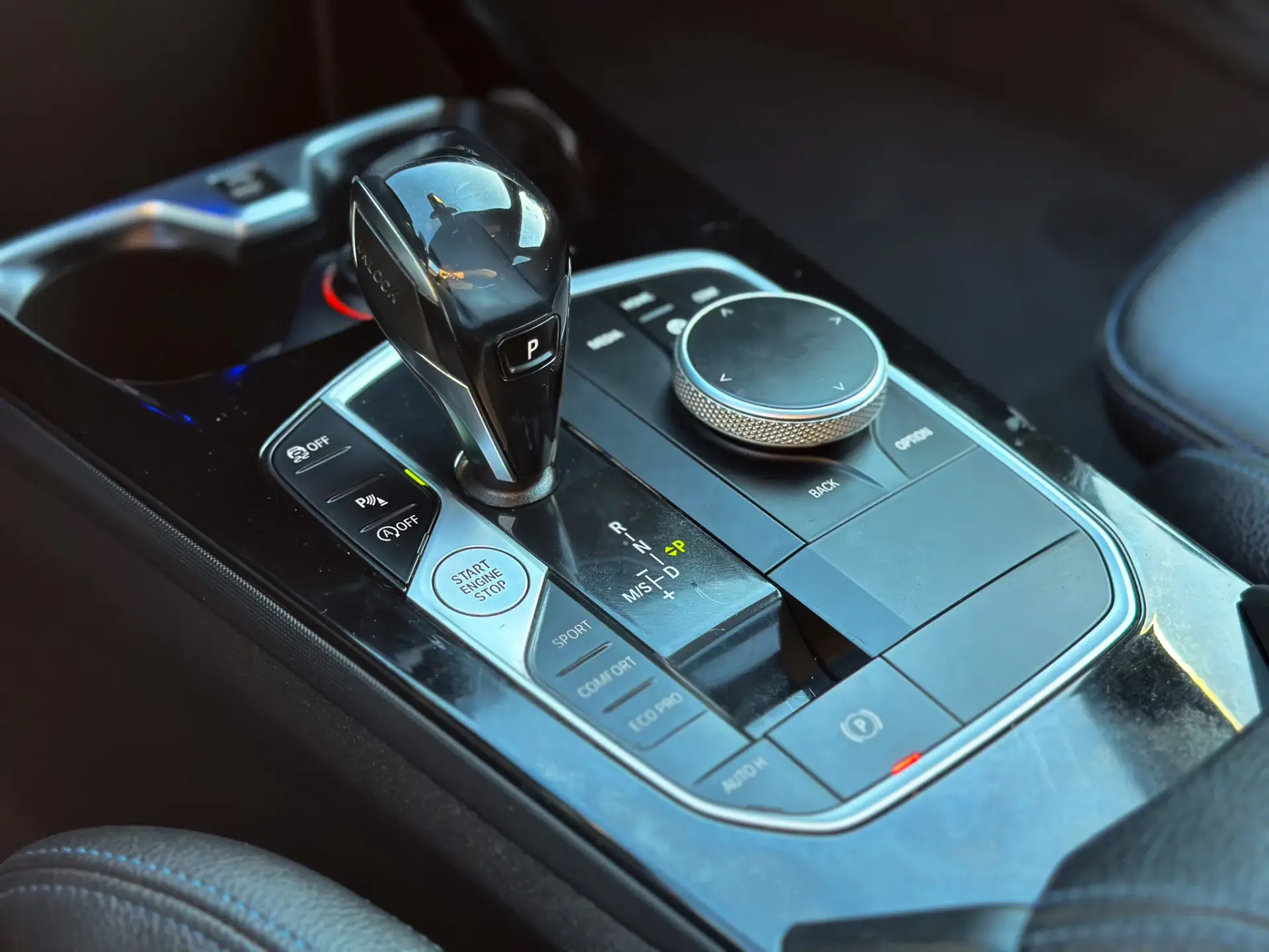 BMW 118 i Pack Desportivo M Auto 3