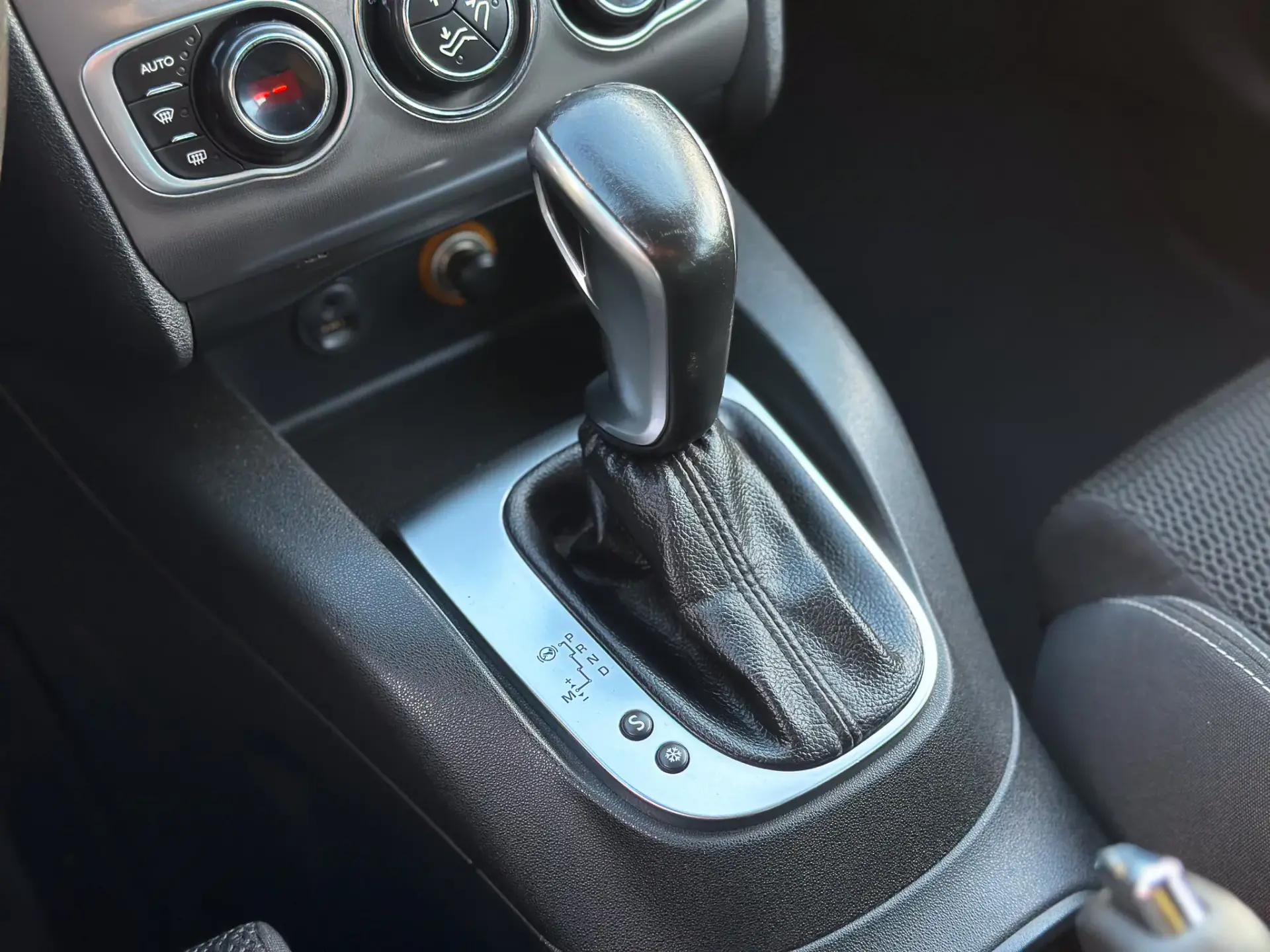 Citroën C4 1.6 BlueHDi Feel EAT6 3