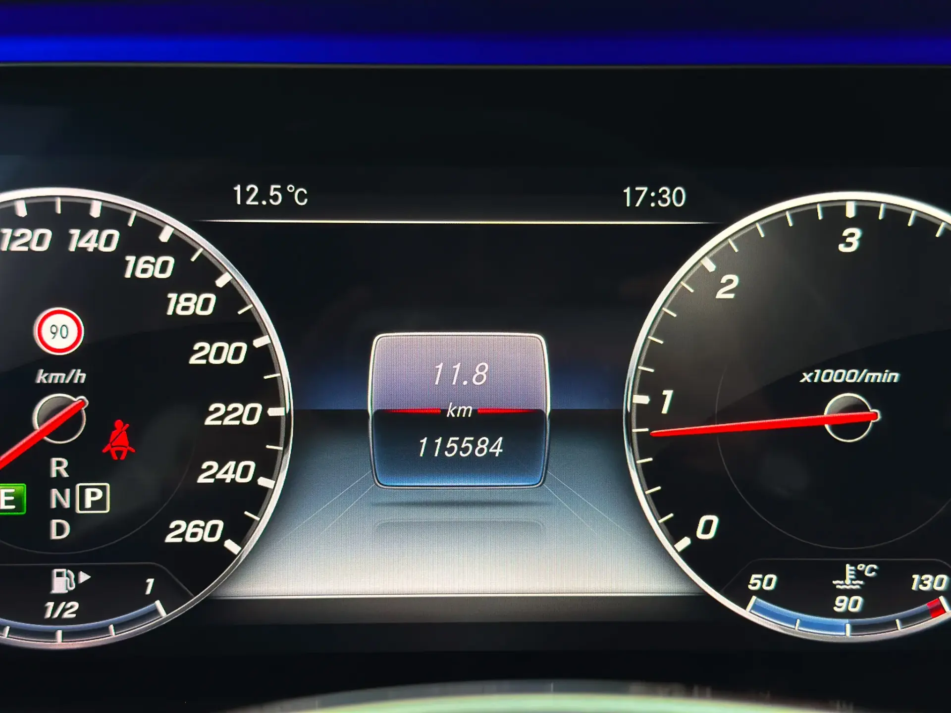 Mercedes-Benz E 220 d AMG Line 4