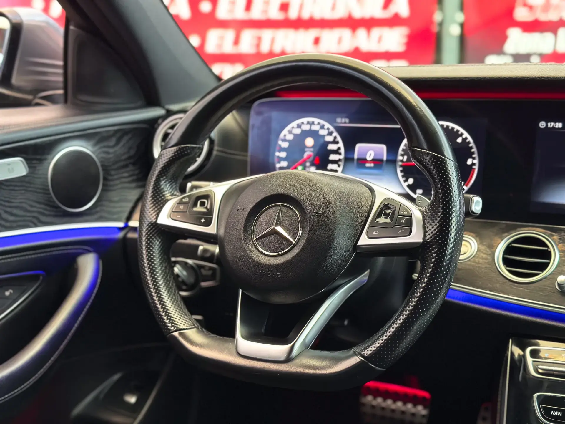 Mercedes-Benz E 220 d AMG Line 17