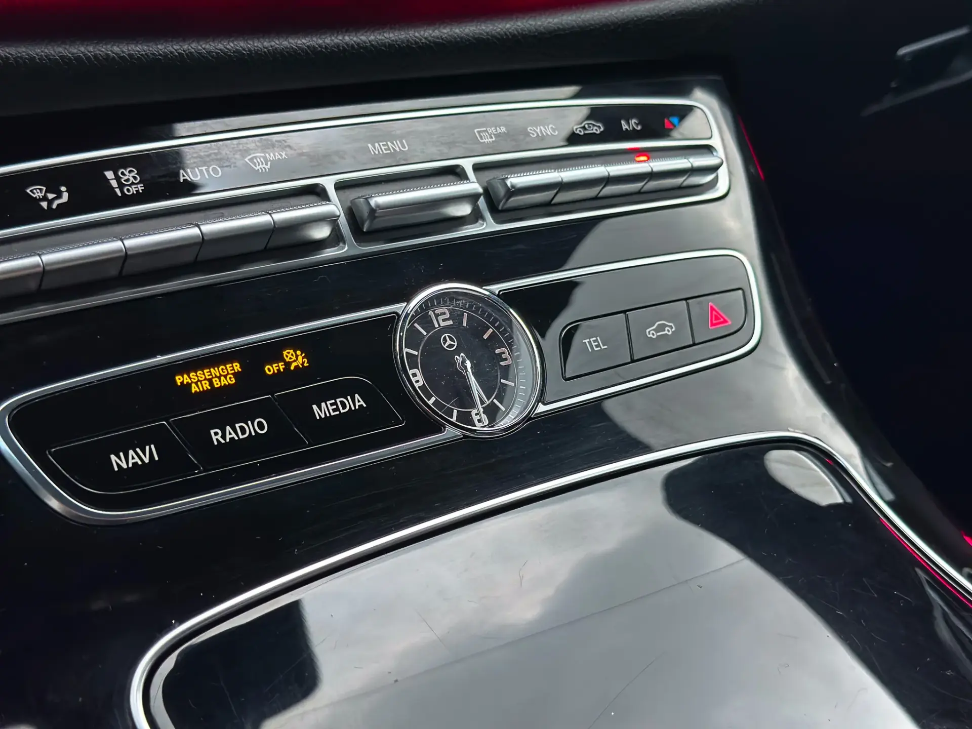 Mercedes-Benz E 220 d AMG Line 28