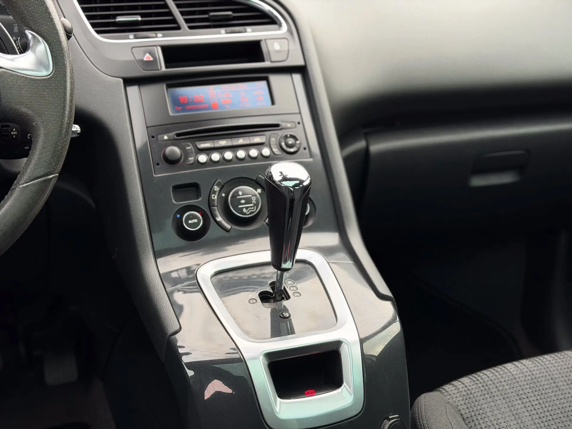 Peugeot 5008 1.6 E-HDi Active 2-Tronic 14