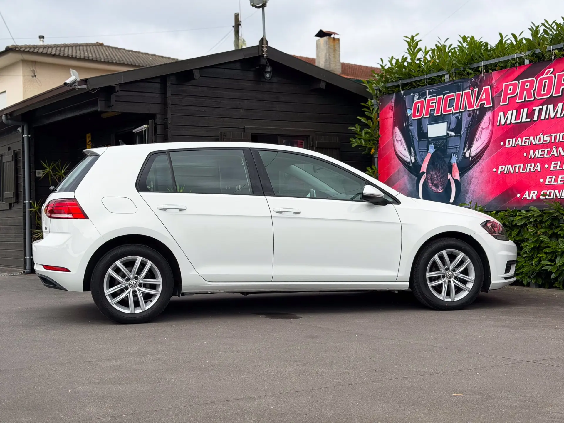 Volkswagen Golf 1.6 TDI Confortline 9