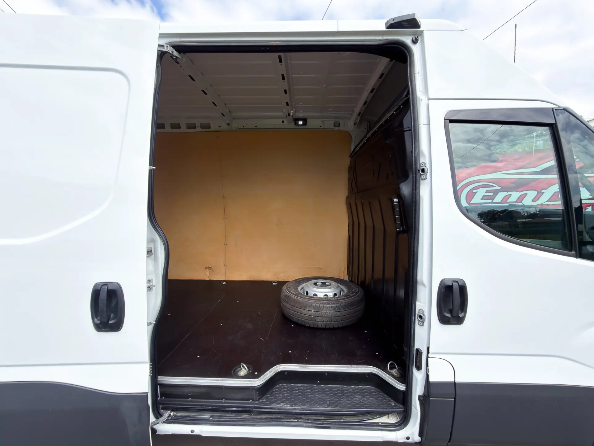 Iveco Daily 3.0 70C18H 7000 16