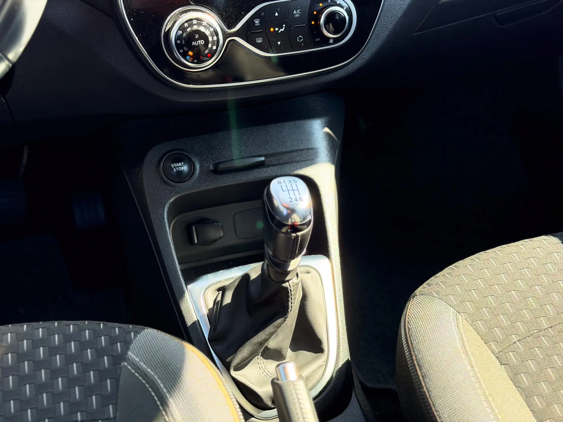 Renault Captur 1.5 dCi Exclusive 18