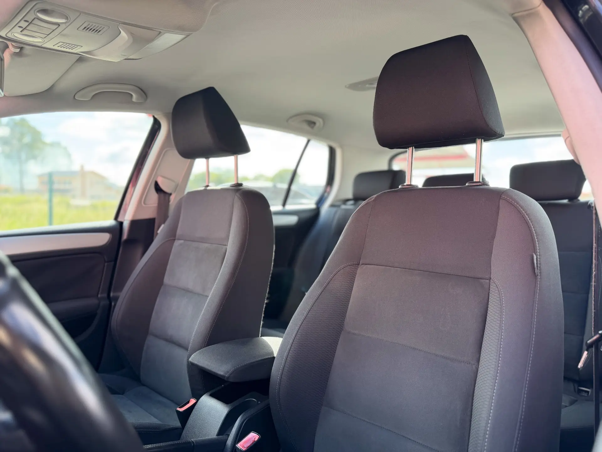 Volkswagen Golf 1.6 TDi Confortline 13