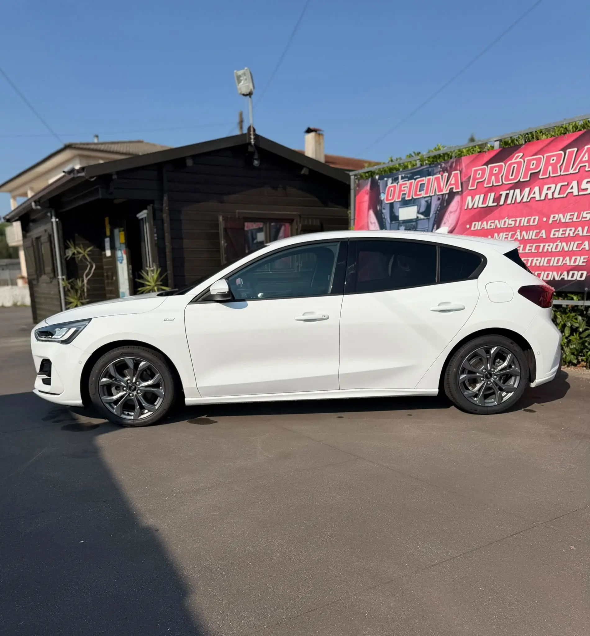 Ford Focus 1.0 EcoBoost MHEV ST-Line 11
