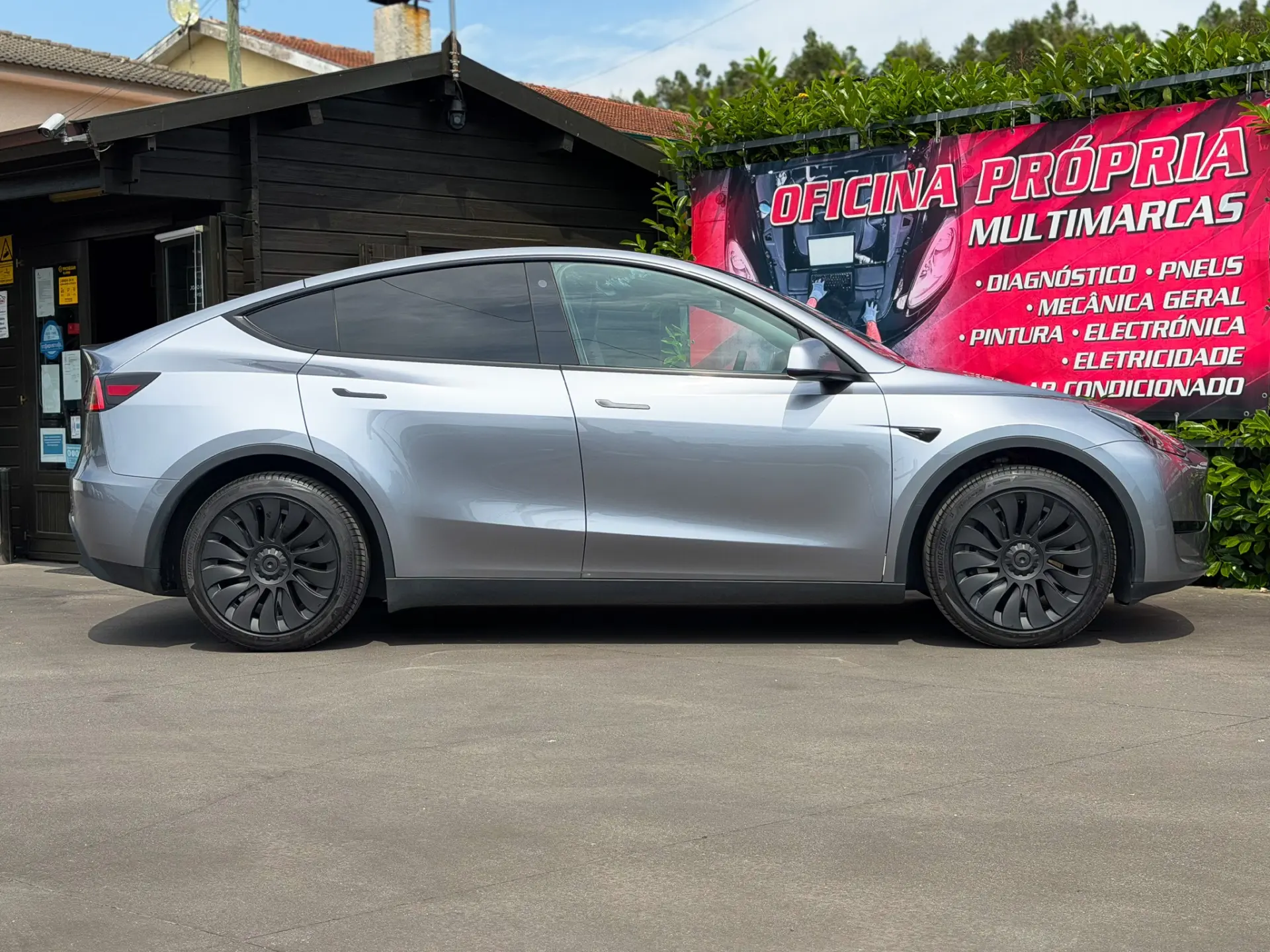 Tesla Model Y Standard 10