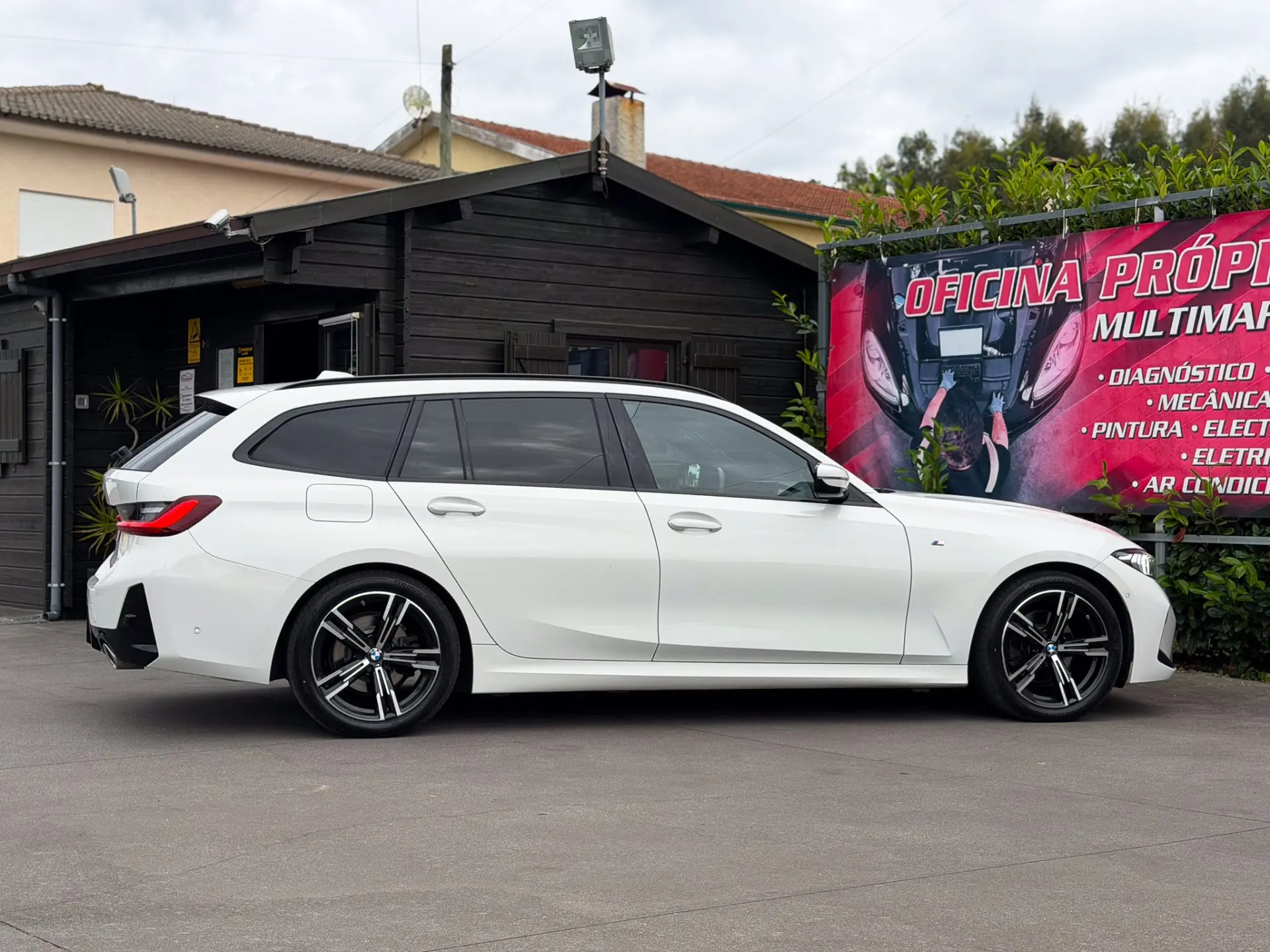 BMW 320 d Pack Desportivo M Auto 10