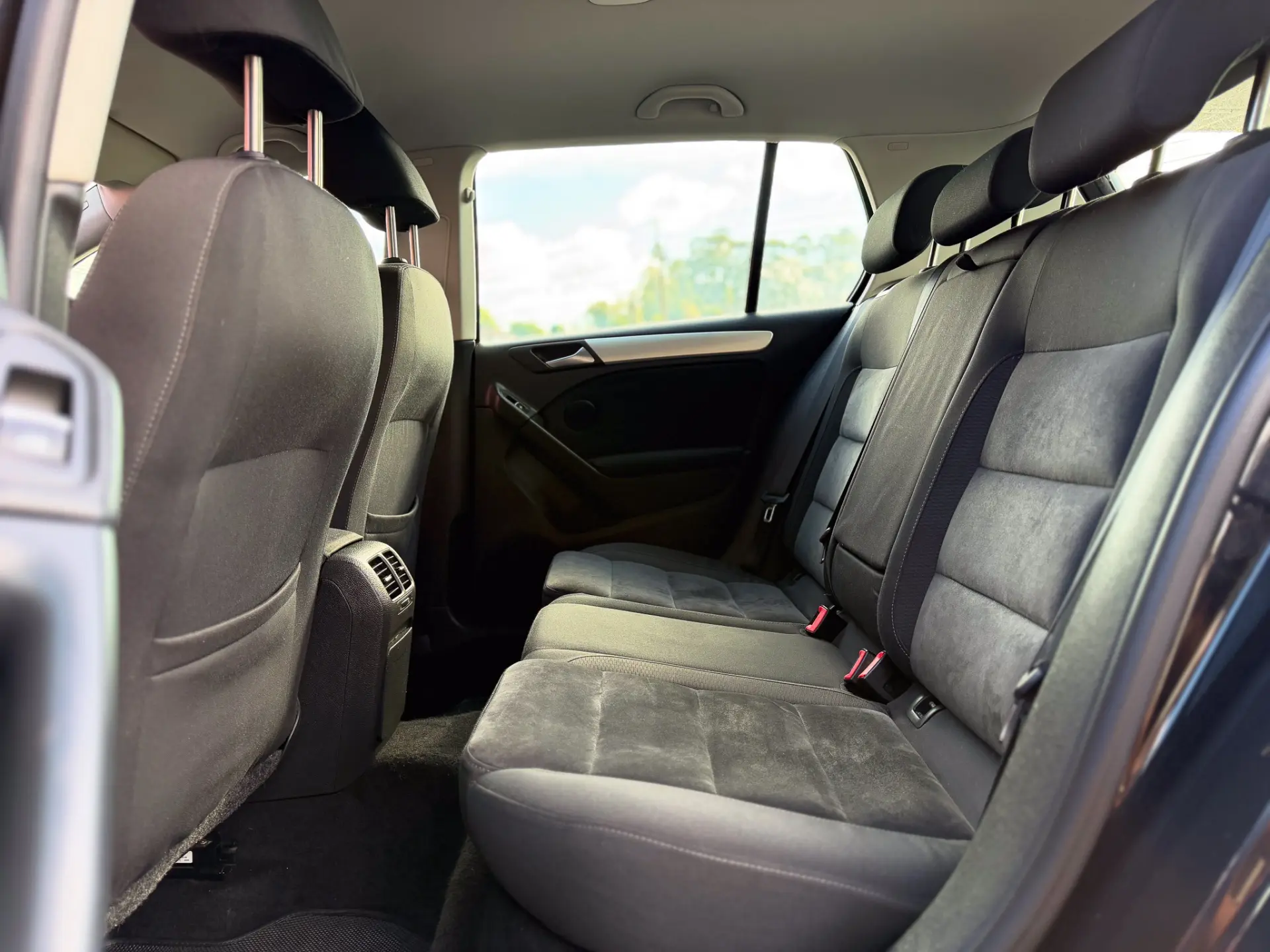 Volkswagen Golf 1.6 TDi Confortline 14