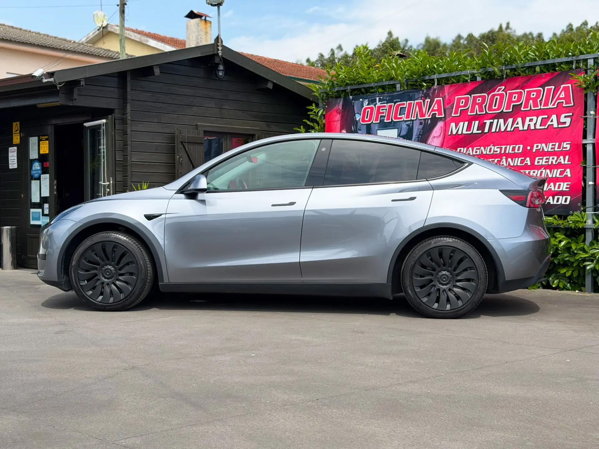 Tesla Model Y Standard 6