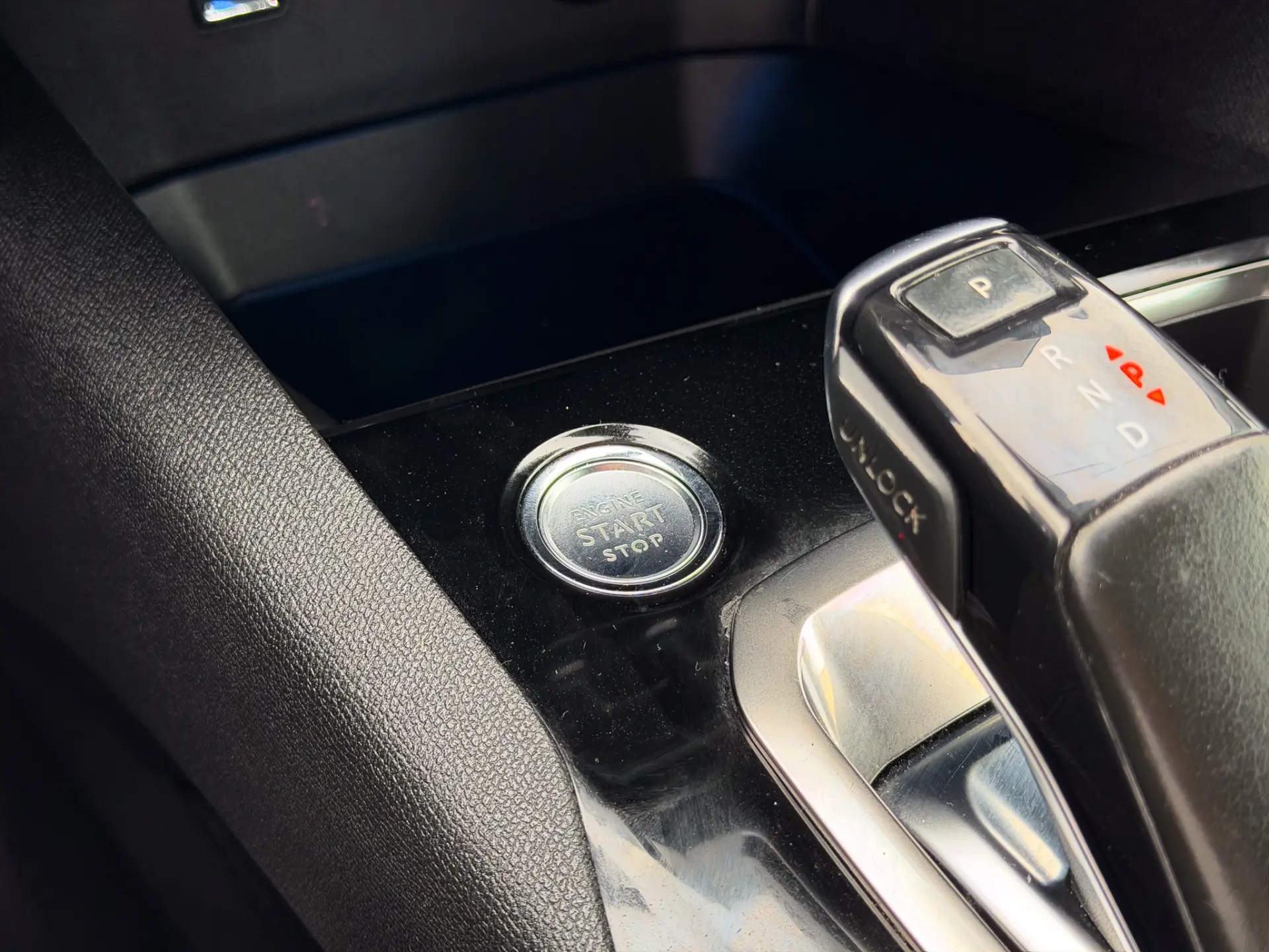 Peugeot 3008 BlueHDi 130 Stop & Start EAT8 Active Pack 24