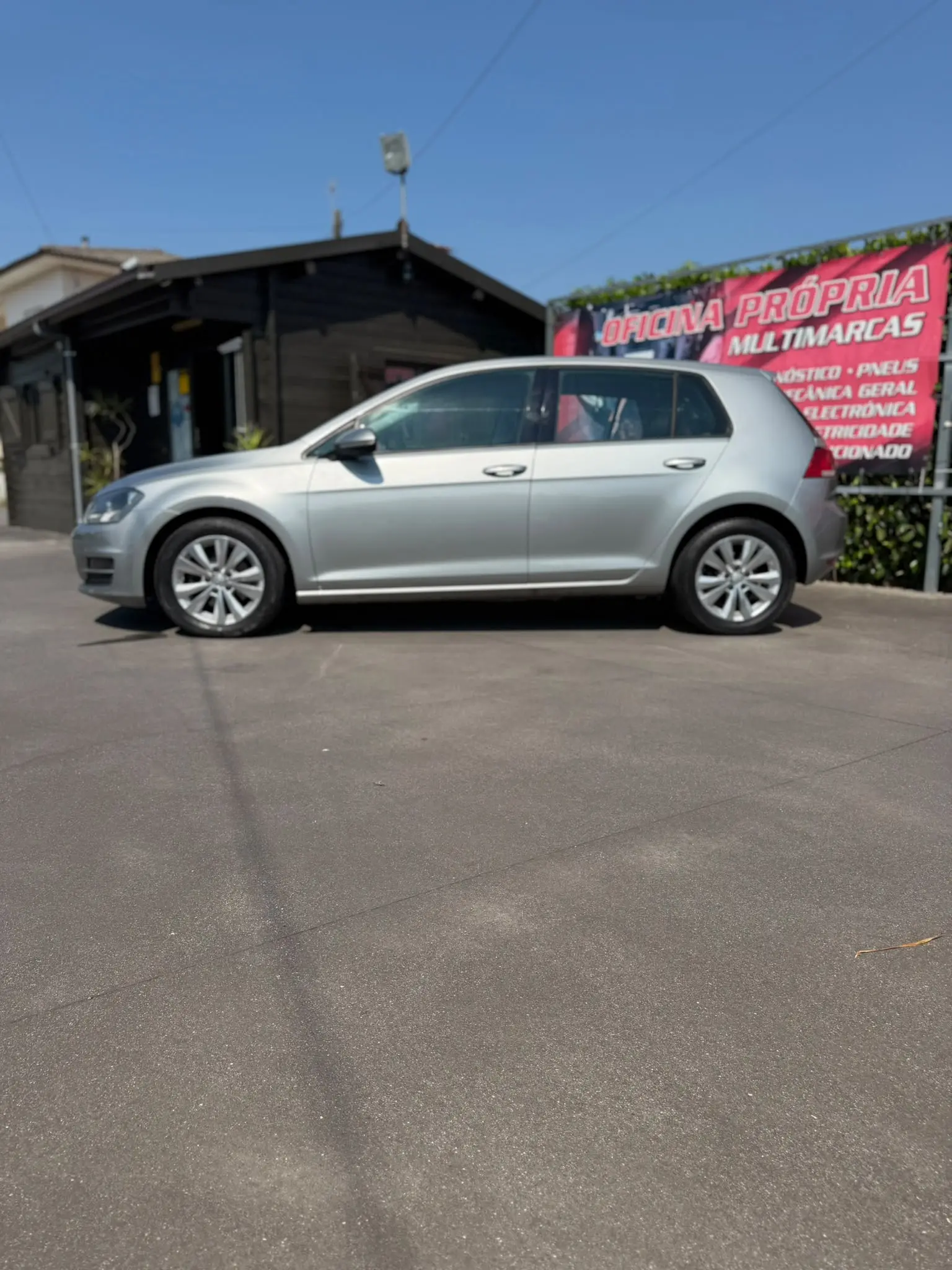 Volkswagen Golf 1.6 TDi Trendline BlueMotion 16