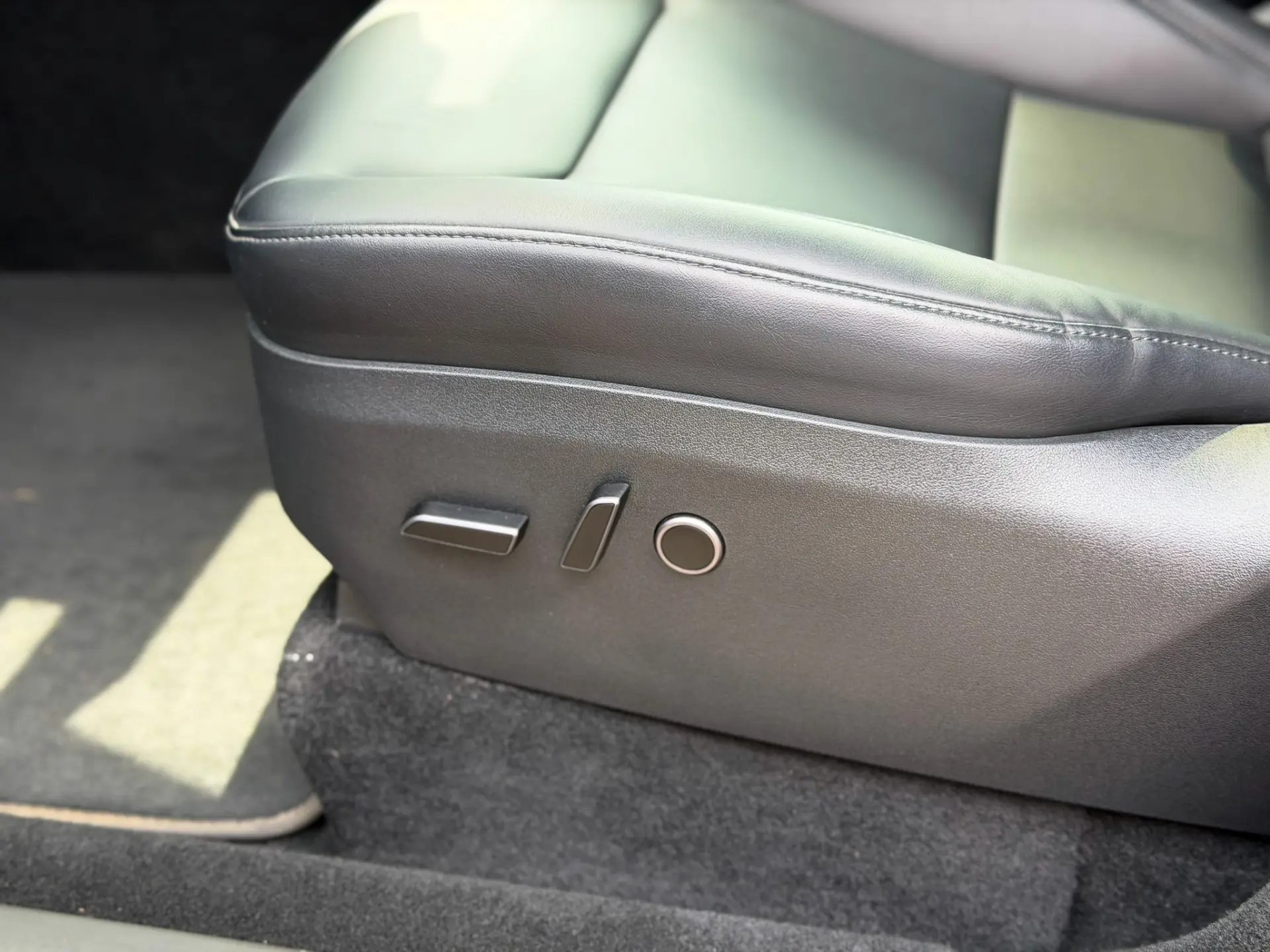 Tesla Model Y Standard 22