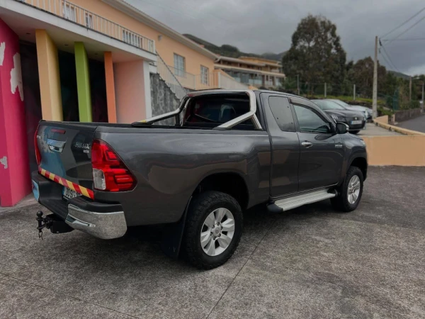 Toyota Hilux 6