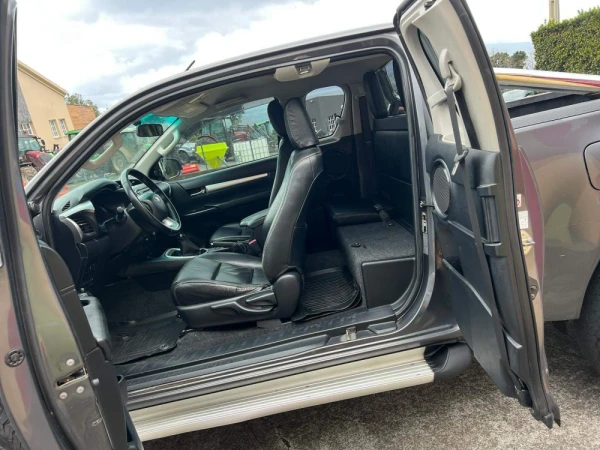 Toyota Hilux 12
