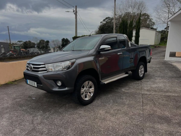 Toyota Hilux 3