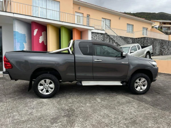 Toyota Hilux 4
