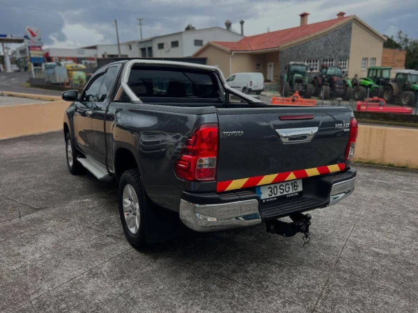 Toyota Hilux 7