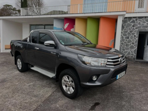 Toyota Hilux 2
