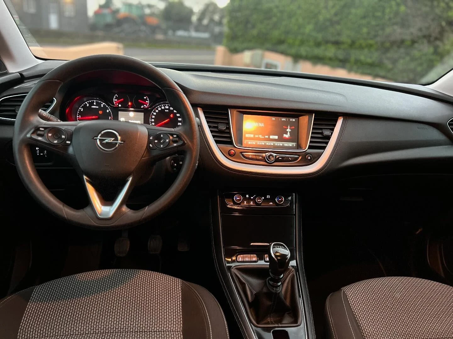 Opel Grandland X 1.2 T Edition 8