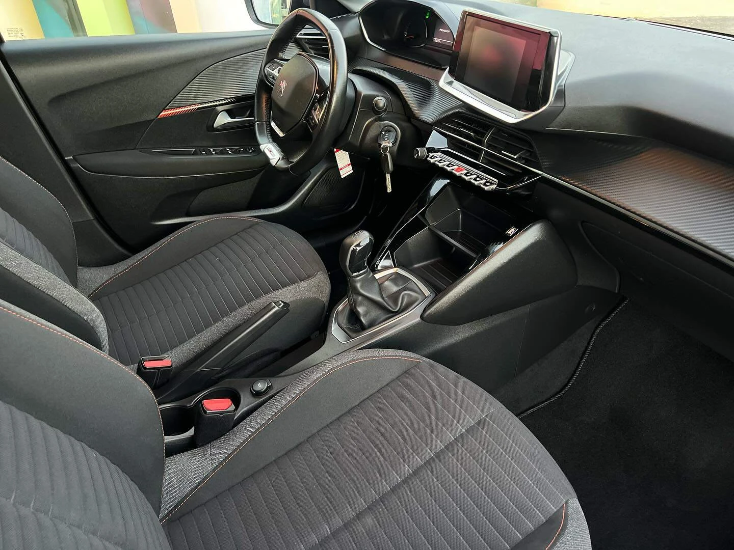 Peugeot 208 7