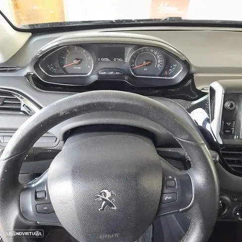 Peugeot 208 1.4 HDi 6