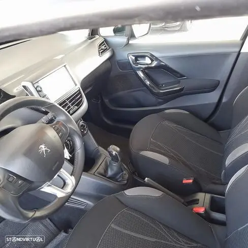 Peugeot 208 1.4 HDi 8