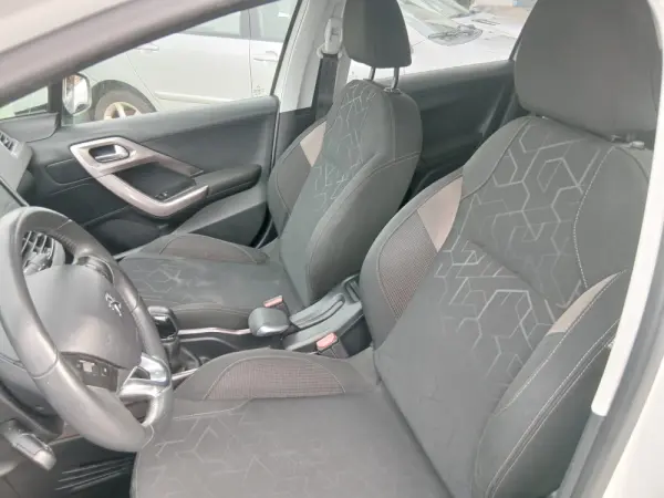 Peugeot 2008 1.2 VTi Allure 12