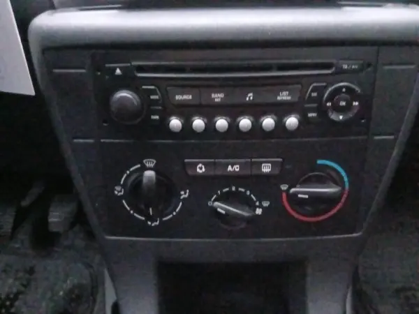 Citroën C4 1.6 HDi Attraction 14