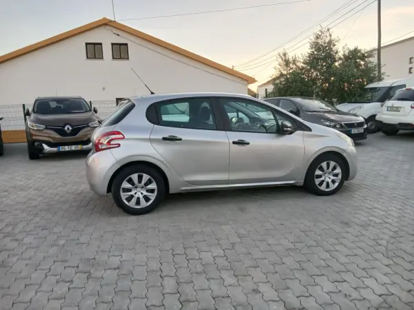 Peugeot 208 1.4 HDi 8