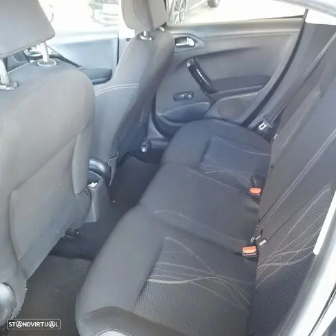 Peugeot 208 1.4 HDi 9